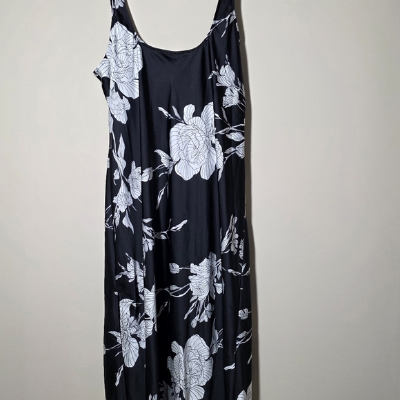 A New Day Black Dress with White Floral Design - Picture 4 of 4